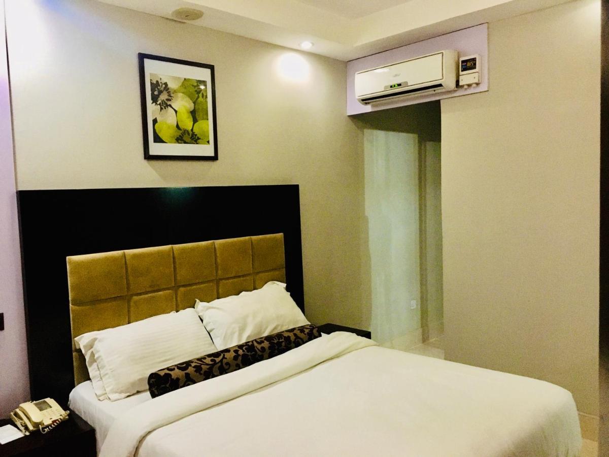 BW Starfire Hotel Ikeja Exterior photo