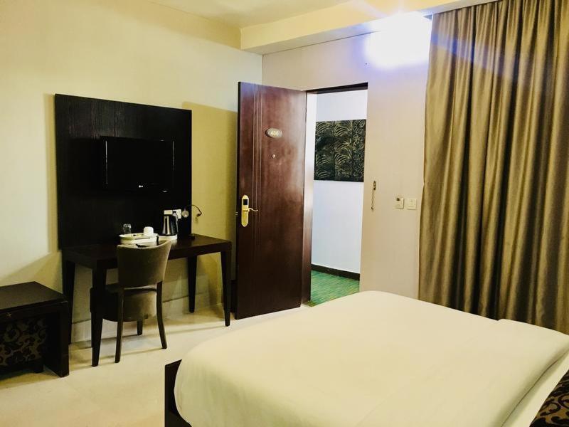 BW Starfire Hotel Ikeja Exterior photo