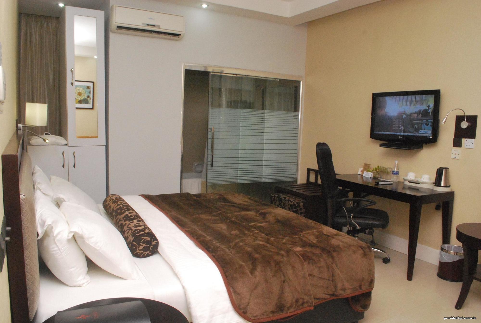 BW Starfire Hotel Ikeja Exterior photo