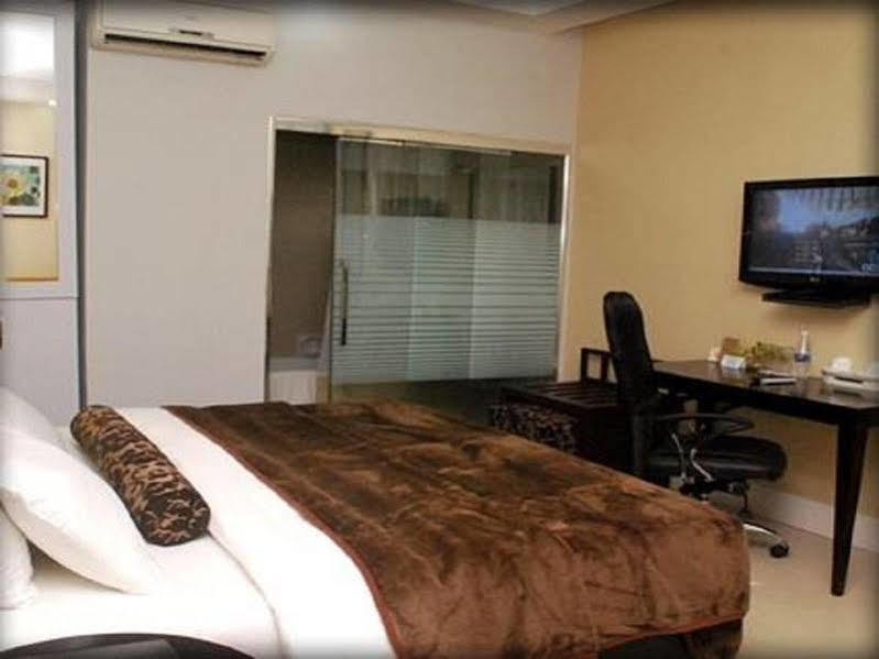 BW Starfire Hotel Ikeja Exterior photo