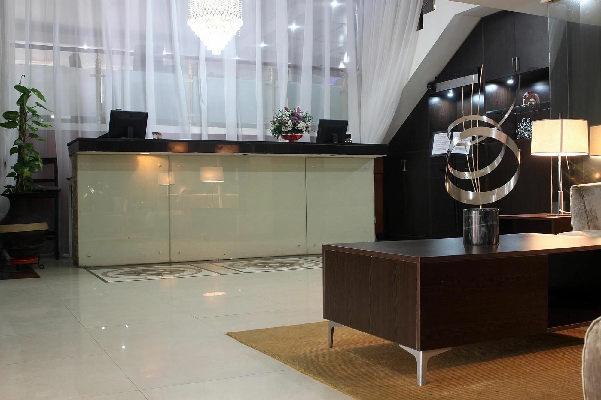 BW Starfire Hotel Ikeja Exterior photo